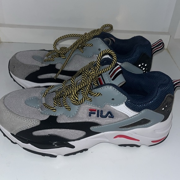 Fila gray and blue sneakers size 8.5 - Picture 4 of 8